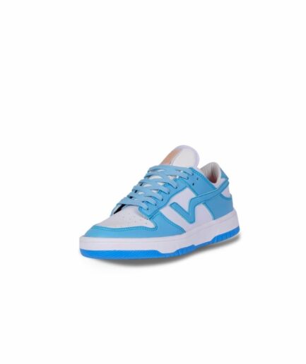 SNEAKERTWIRL